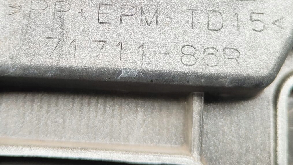 Suzuki vitara 3 iii lift бампер перед 71711-86r Зі Шроту