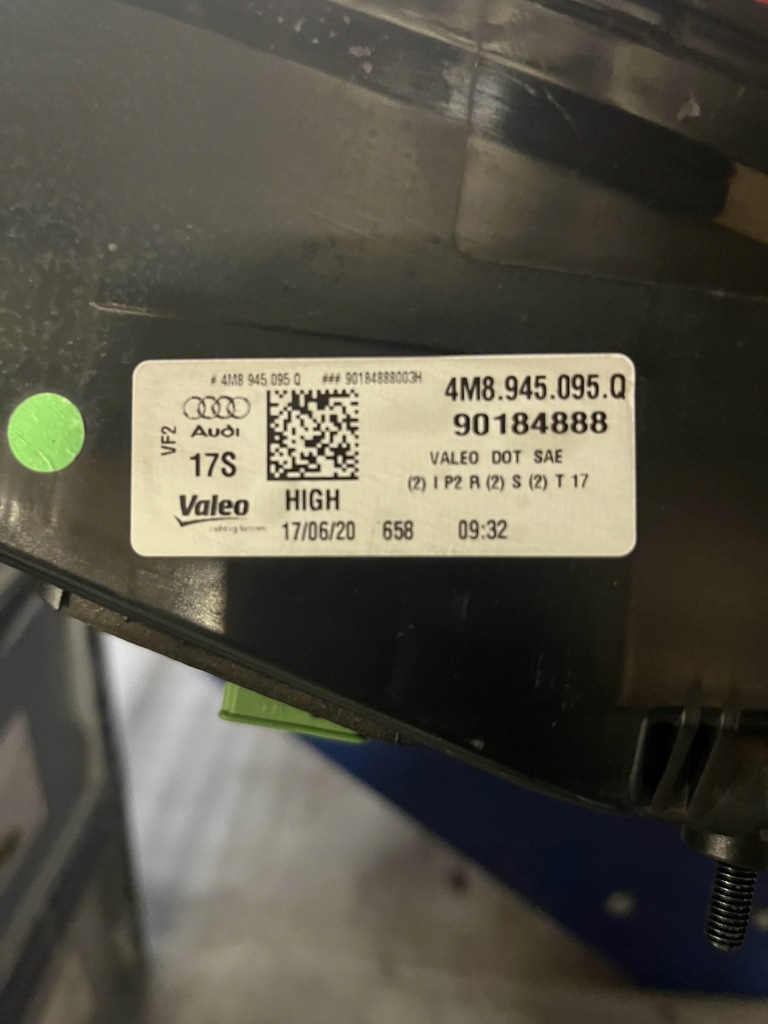 фото №9, Audi q8 задняя лампа led накладка версия usa sae 4m8945095q