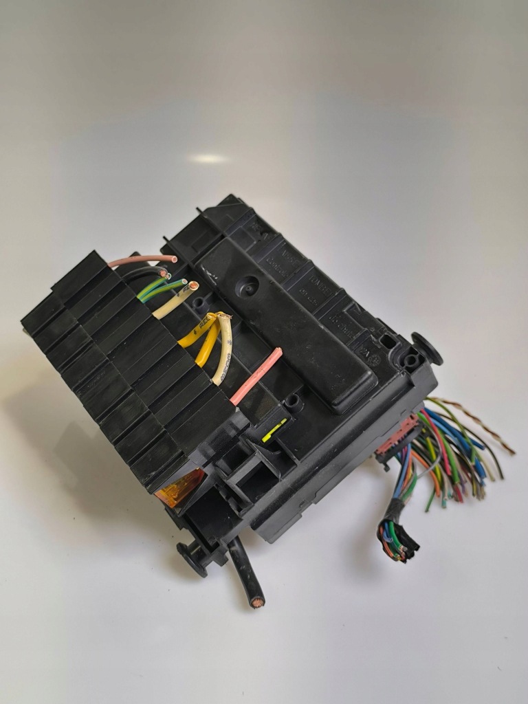 фото №4, Peugeot partner 2013 рамка / модуль предохранителей