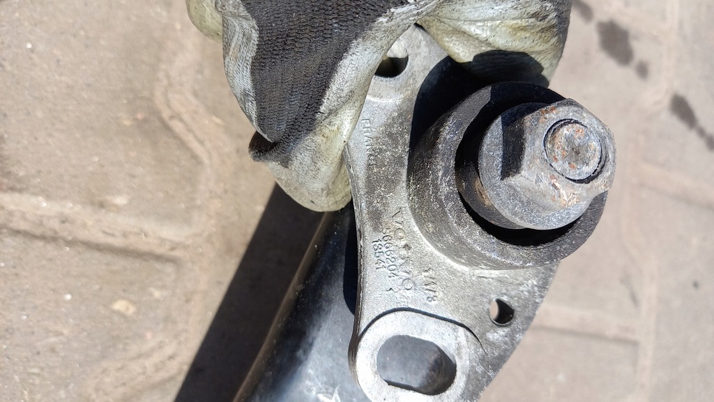 фото №6, Кронштейн балка верхней volvo s60 02r 2.4d5