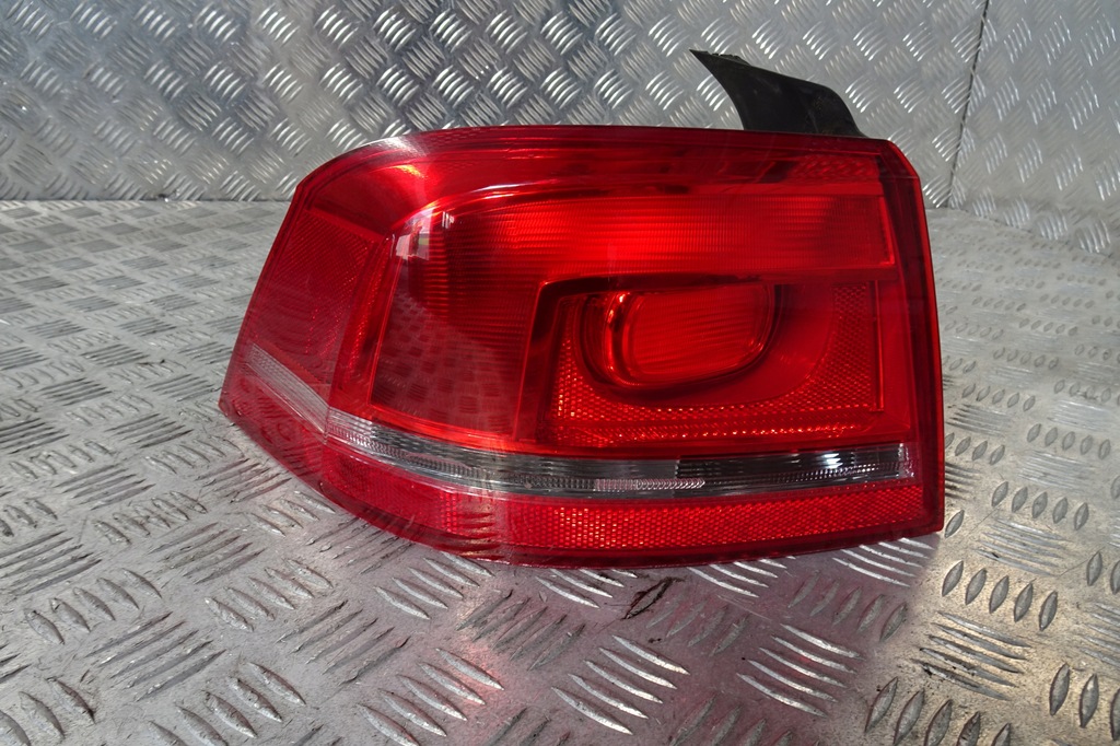 фото №1, Vw passat b7 sedan - лампа задняя левая 3ae945095f