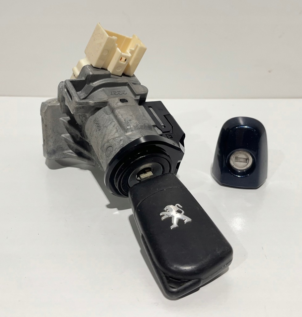 Купить Peugeot 108 замок зажигания вкладка дверь комплект