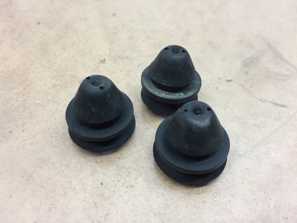 фото №1, Citroen c3 iii кронштейн гумовий елемент радіатора