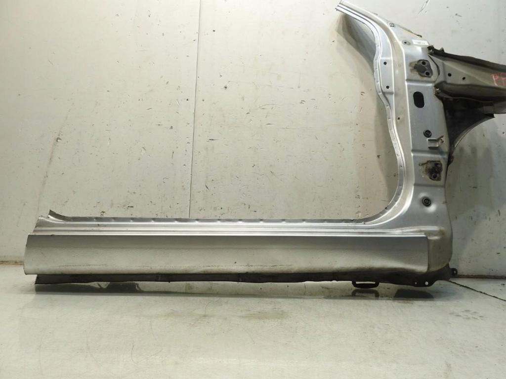 Поріг стійку  правий перед zcc suzuki swift iv 3d Зі Шроту