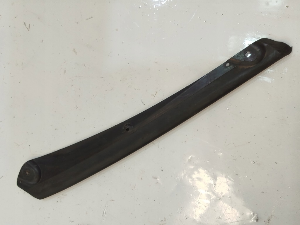 фото №1, Молдинг прокладка лампы правый перед vw passat b8