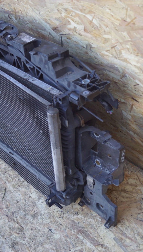 фото №8, Scenic iii 1.5 dci pas передній радіатор d688