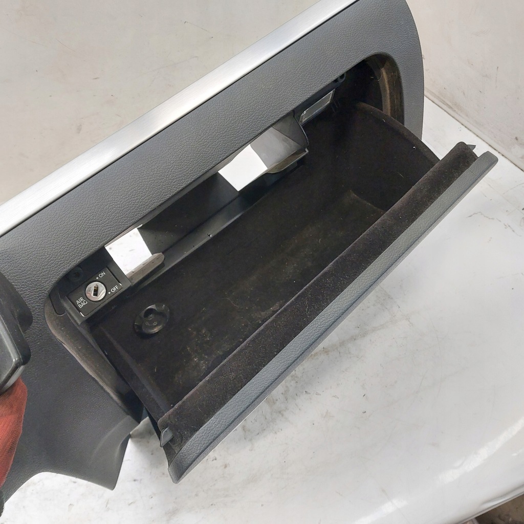 фото №9, Volkswagen scirocco 3 iii бардачок пасажира 1k1857289a