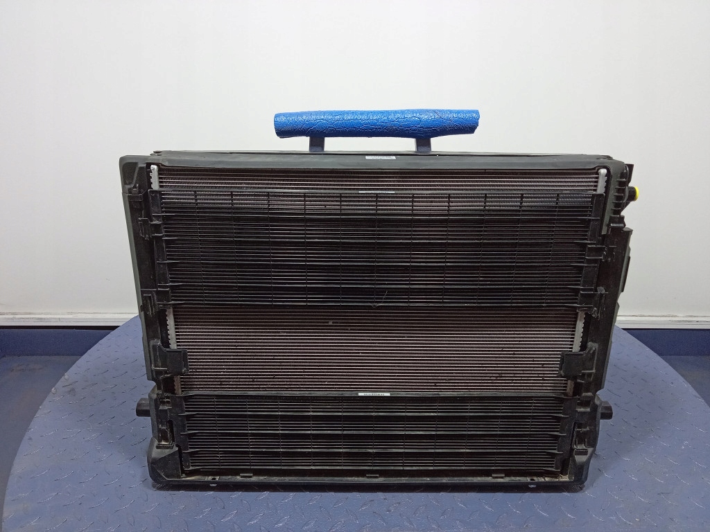 Купить Bmw ix i20 комплект радиатор вентилятор 8475355