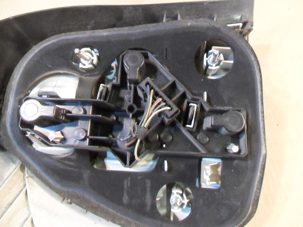 фото №16, Bmw 1 e81 e87 лампа задня права 301s380000