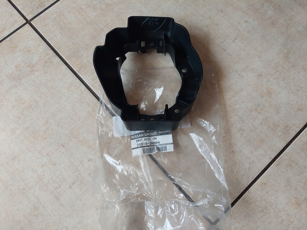 фото №1, Рамка противотуманной фары --- правая - nissan micra k13 - lift