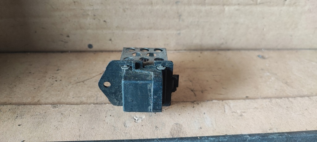 Купити Резистор резистор вентилятор renault modus scenic 8200045088