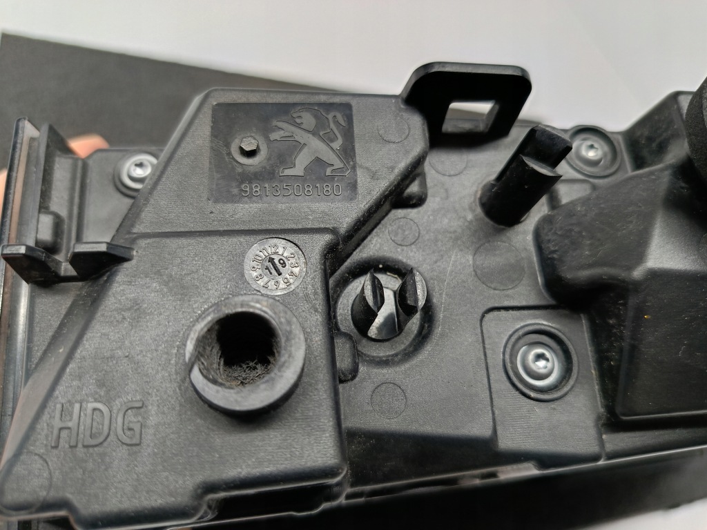 Peugeot 508 2 18- фара крышки багажника правый  задняя led 9813508180 Оригинал