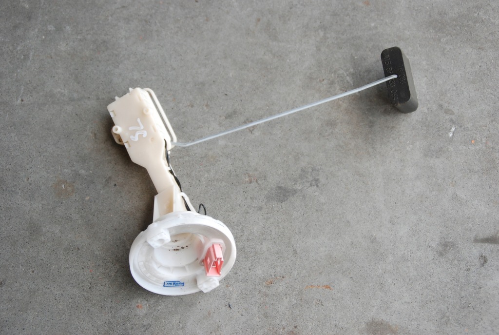 Купити Поплавок датчик пального mercedes sl sl350 3.7 r230