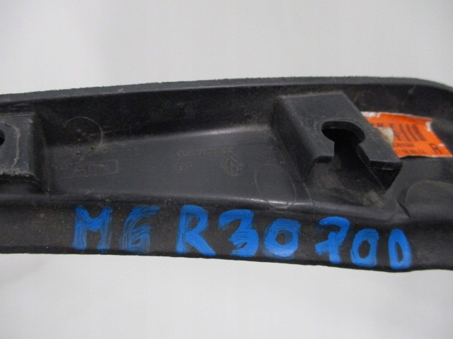 Renault clio iv кут заглушка жабо правий 668628650r Зі Шроту