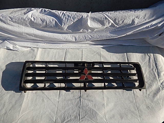 фото №1, Решётка радиатора передняя mitsubishi pajero ii 91-99. mb645720