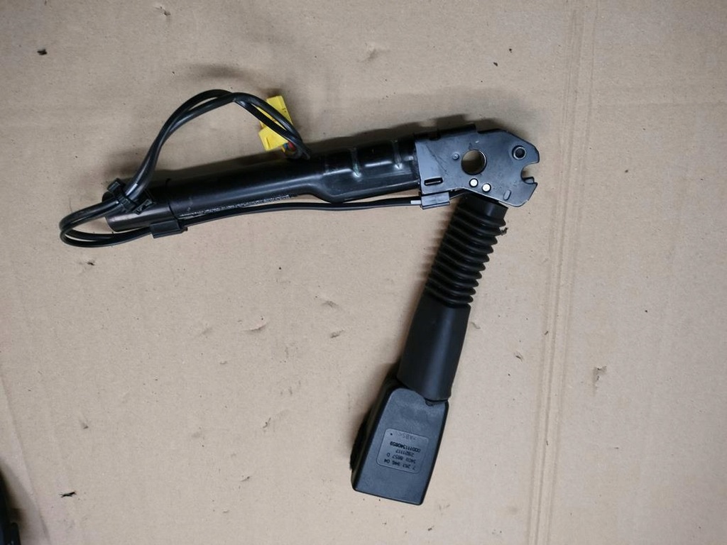 фото №1, Натягувач кліпса поперечина bmw f06 перед правий оригінал ні працює кнопка