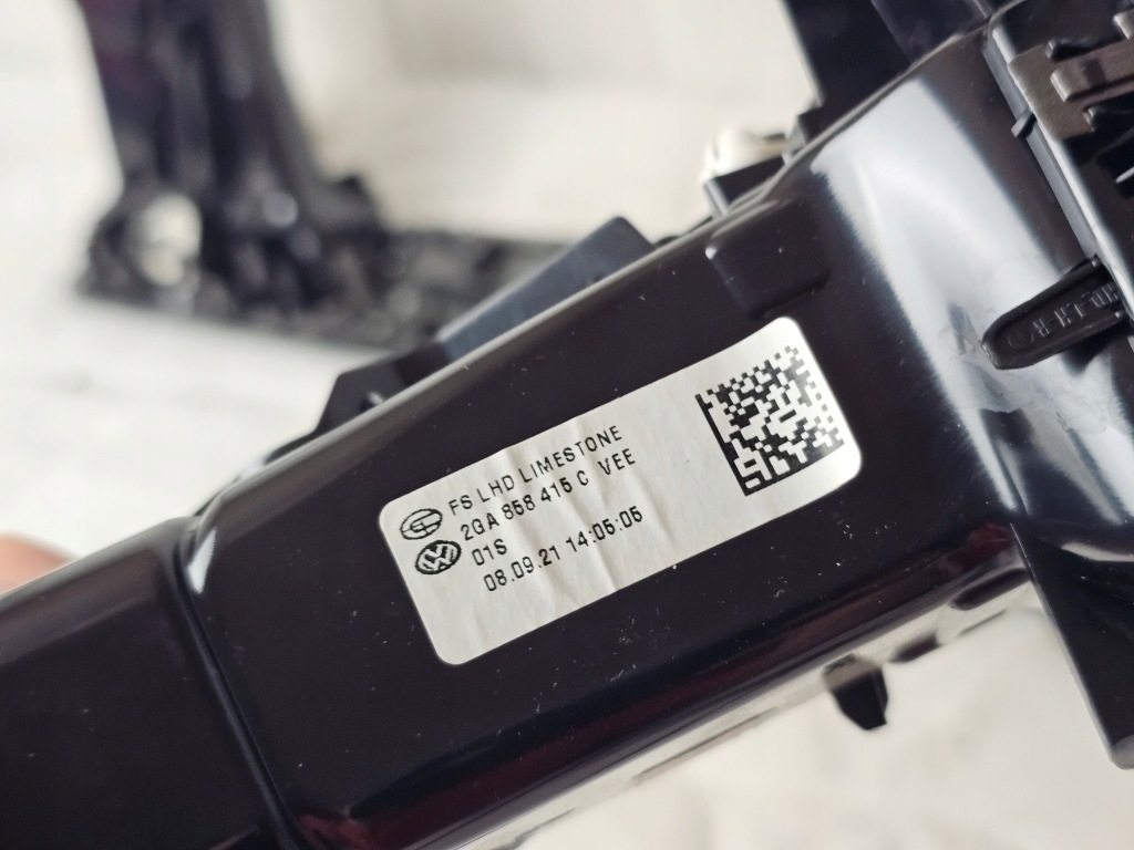 Декоративная  молдинг накладка консоли впуск решётка обдув vw t-roc troc 2ga858416c Цена