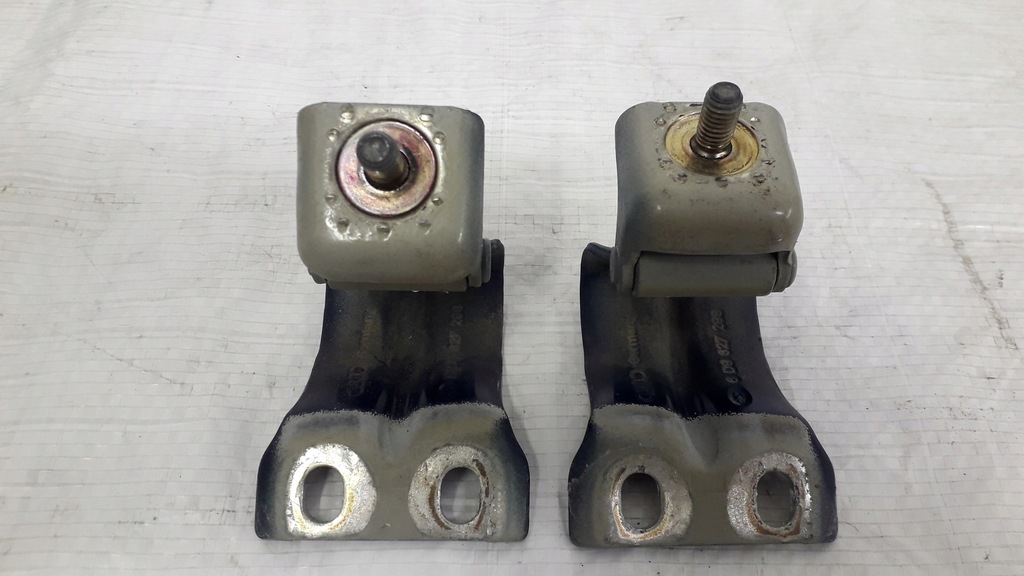 фото №10, Петля крышки багажника audi a3 8l 8d9827299