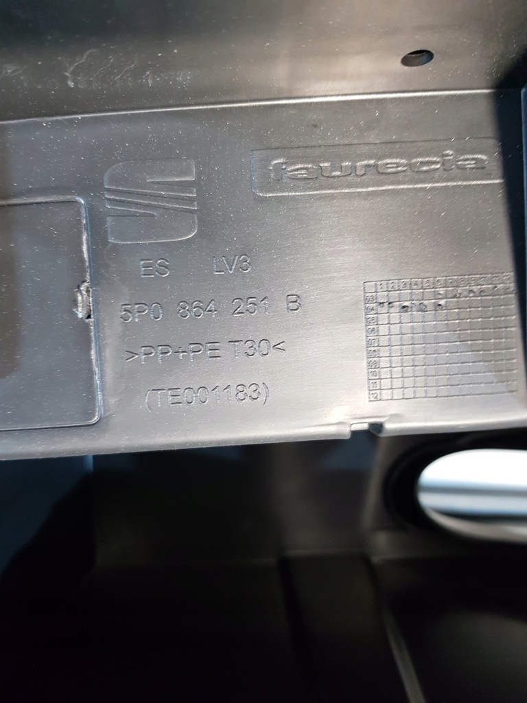 фото №12, Підлокітник тунель середній seat altea 5p0864251b