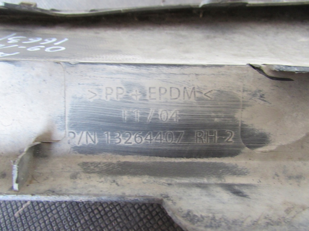 Купити Накладка-спойлер спойлер бампера правий перед opel astra j 09-12r 13264407