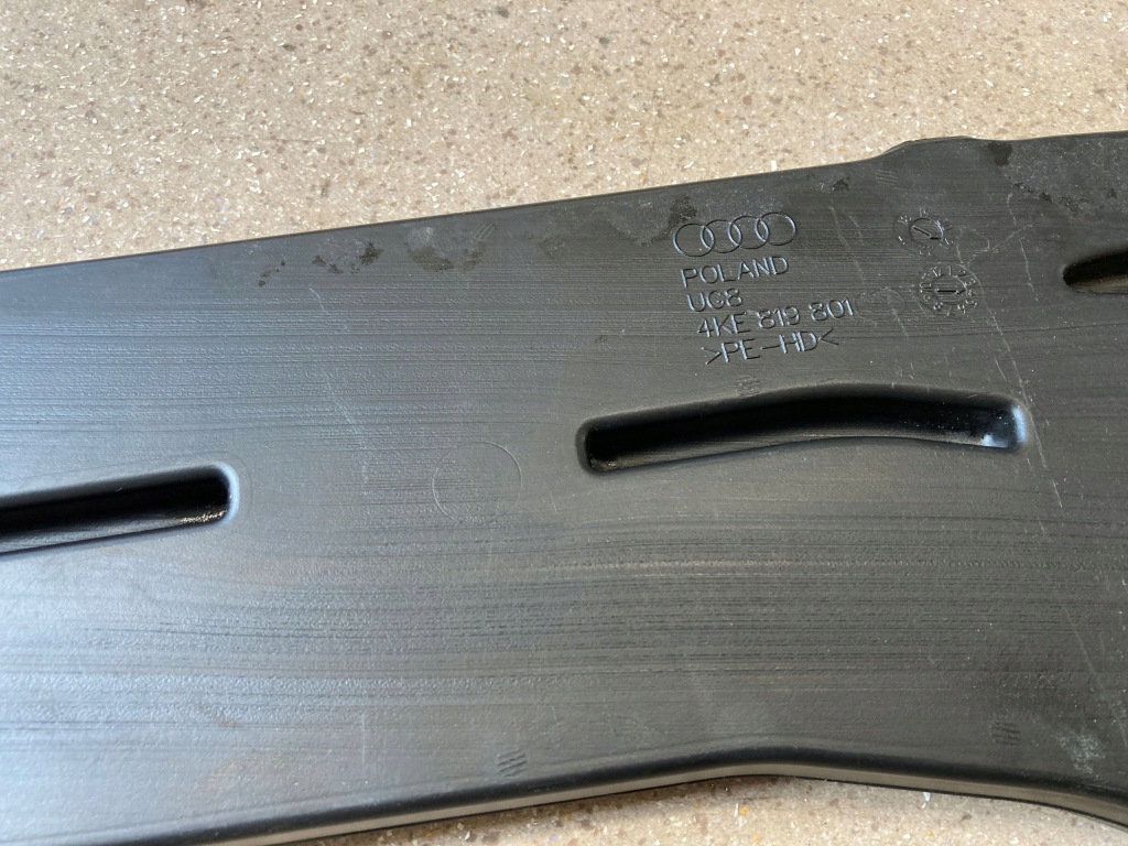 Канал обдув левая сторона audi e-tron 4ke819801 Киев