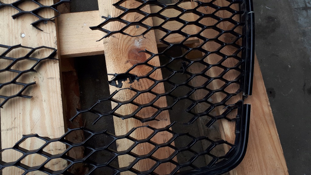 фото №9, A5 8t lift решётка радиатора plaster соты na запчасти ubytki