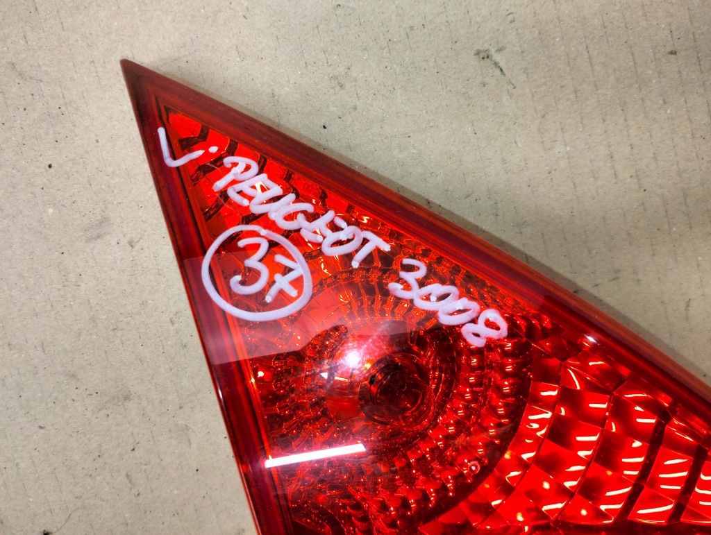 фото №11, Лампа задняя правая + левая w крышка багажника peugeot 3008 i lata 2009-2013