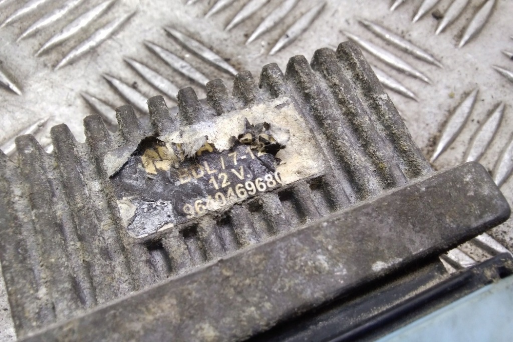 фото №3, Свечи зажигания зажигания renault trafic ii фургон fl 9640469680 2.0l дизель 84kw