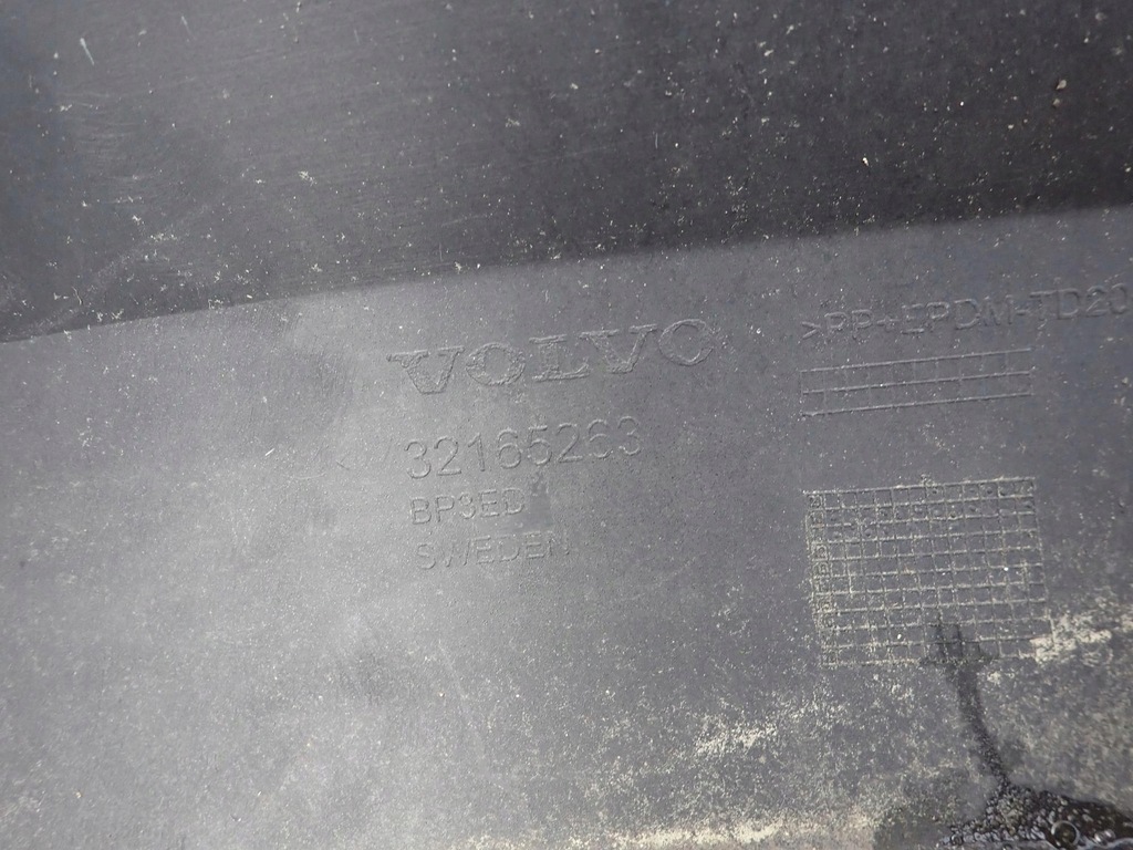 фото №14, Volvo v60 i 1 r-design 10-13 бампер задня задній pdc