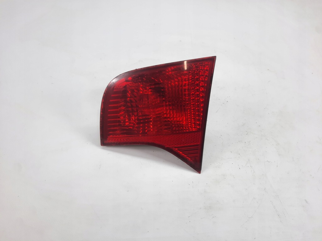 фото №1, Лампа w крышка правый задняя audi a4 b7 sedan