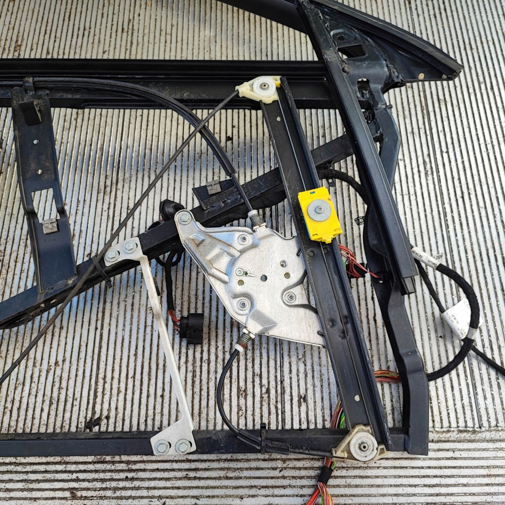 фото №9, Рамка прокладка механізм скло правий перед audi a6 c5 sedan kombi