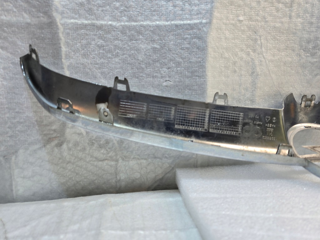 Opel astra j рестайлінг  молдинг хром решітка Київ