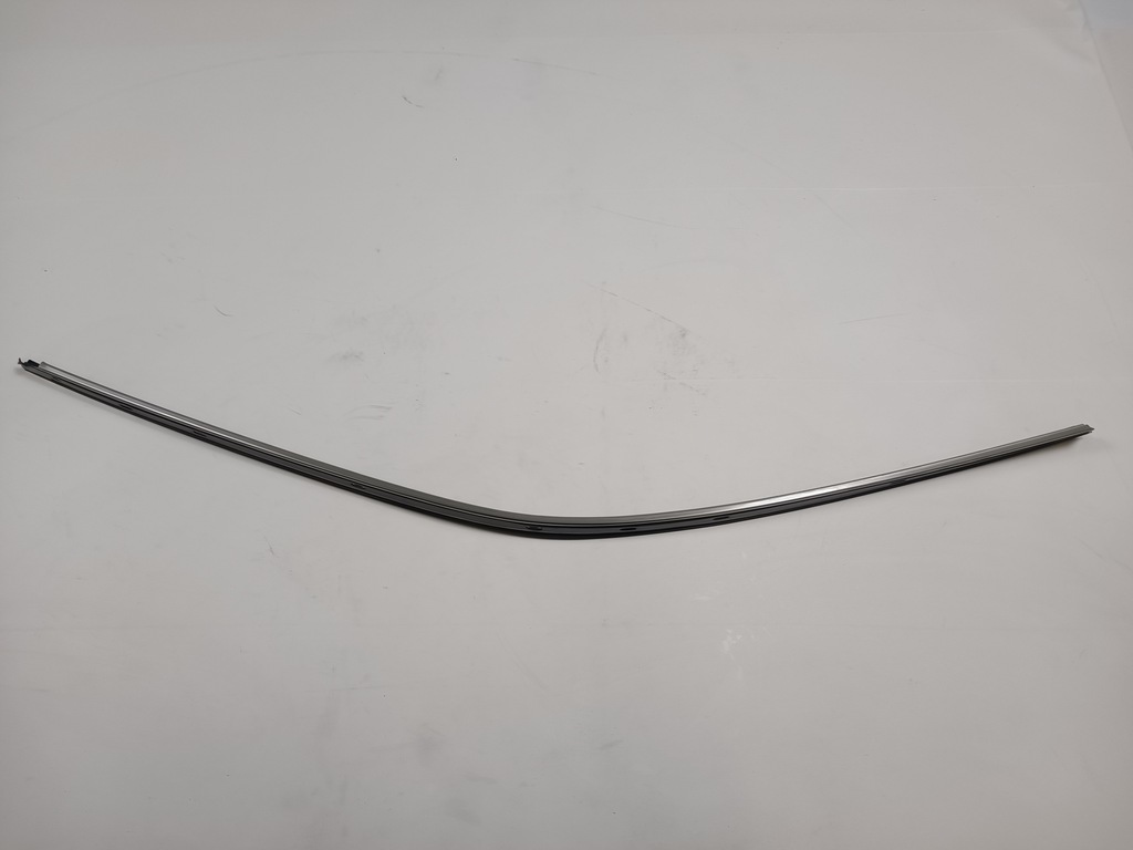 фото №6, Рамка молдинг прокладка стекло правая challenger 2015