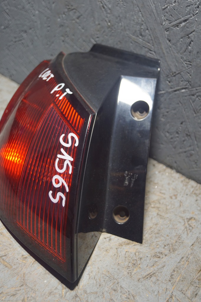 фото №8, Лампа левый задняя mitsubishi colt vi lift 3d mr957365 s1565