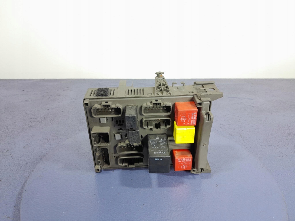 Купити Renault vel satis 2.0t коробка запобіжників 8200146610