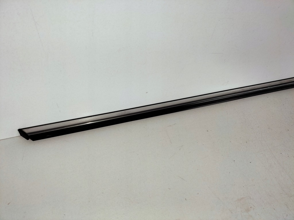 фото №2, Молдинг уплотнитель правая mini cooper r55 r56 06-