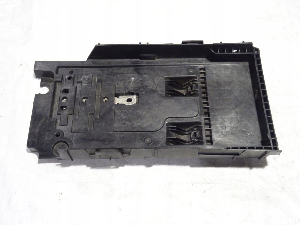 Купить Основание аккумулятор ford mondeo mk5 dg93-10723-ae