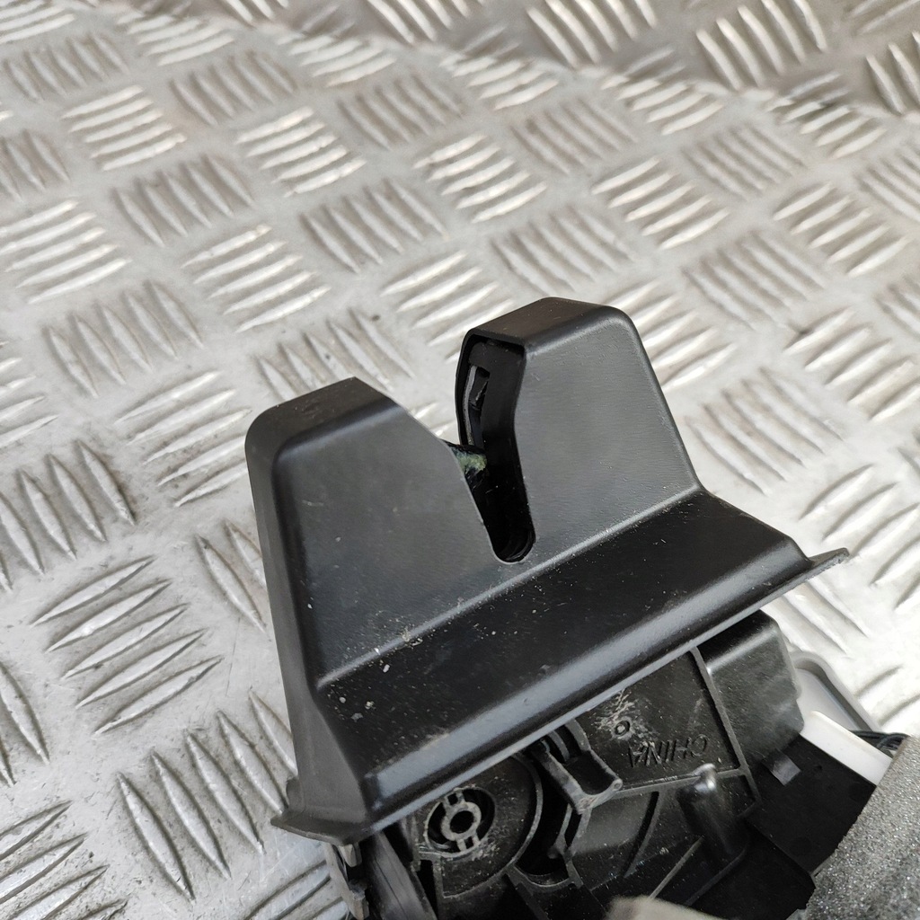 фото №5, Polestar 2 2023 замок кришки задній / багажника