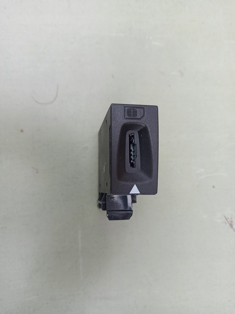 фото №1, Зчитувач роз'єм карти sim volvo s90 ii 31494702