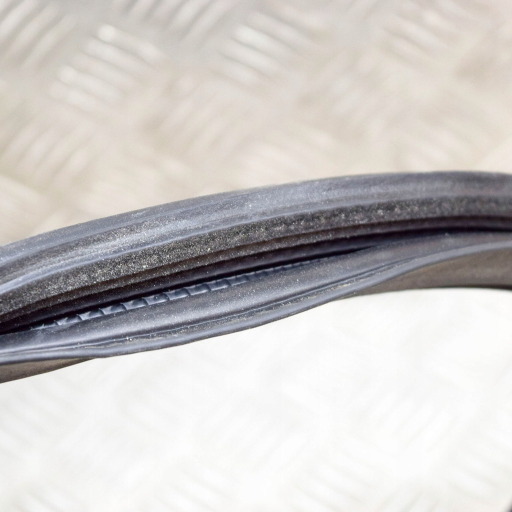 фото №6, Audi q4 sportback e-tron 2022 левая сторона резиновый прокладка дверь задних