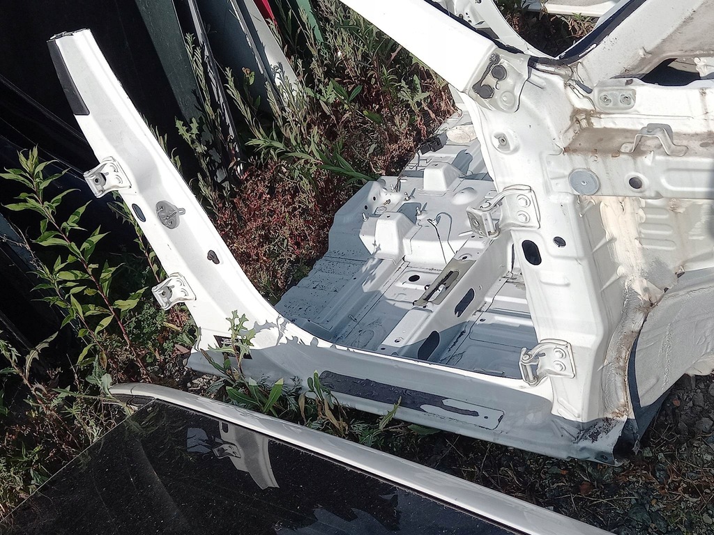 фото №2, Лонжерон порог четверть перед dacia spring