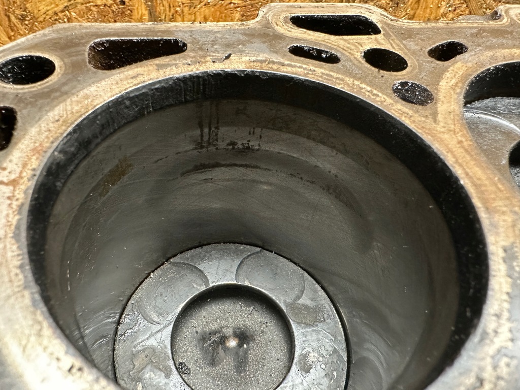 фото №7, Блок двигателя dół wał поршни doblo 1.6 mjet 198a3000