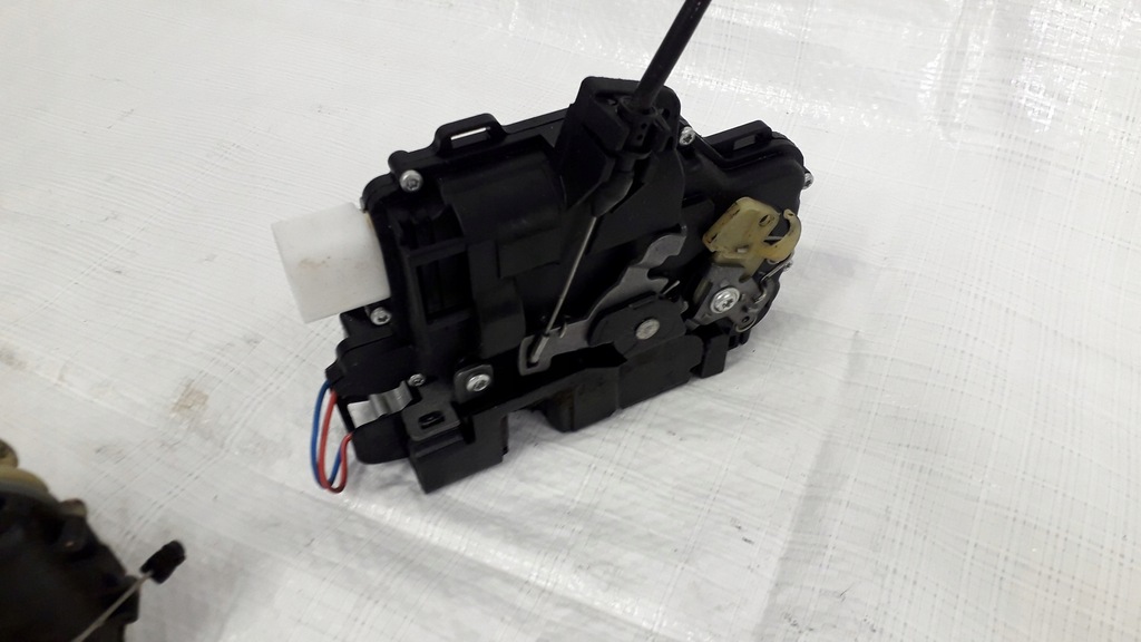 фото №7, Vw new beetle 1998-2005 замок двері правий лівий 6x1837013h 6x1837014h