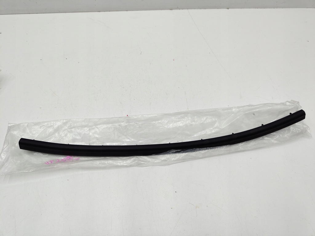 фото №1, Прокладка капот vw golf vi 5k0823709