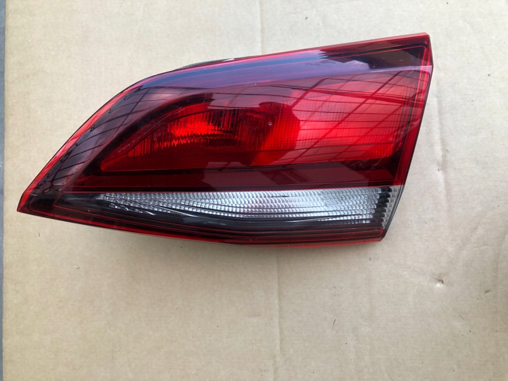 фото №1, Opel astra k kombi лампа правий задня w кришка