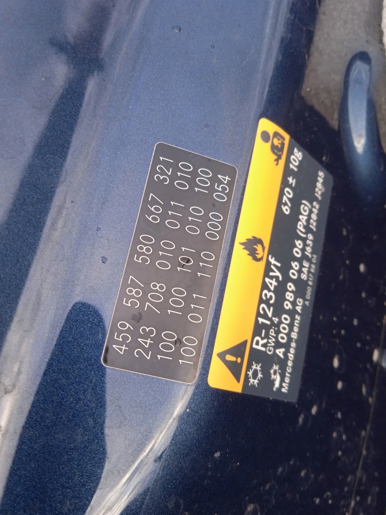 Mercedes w243 капот Оригинал