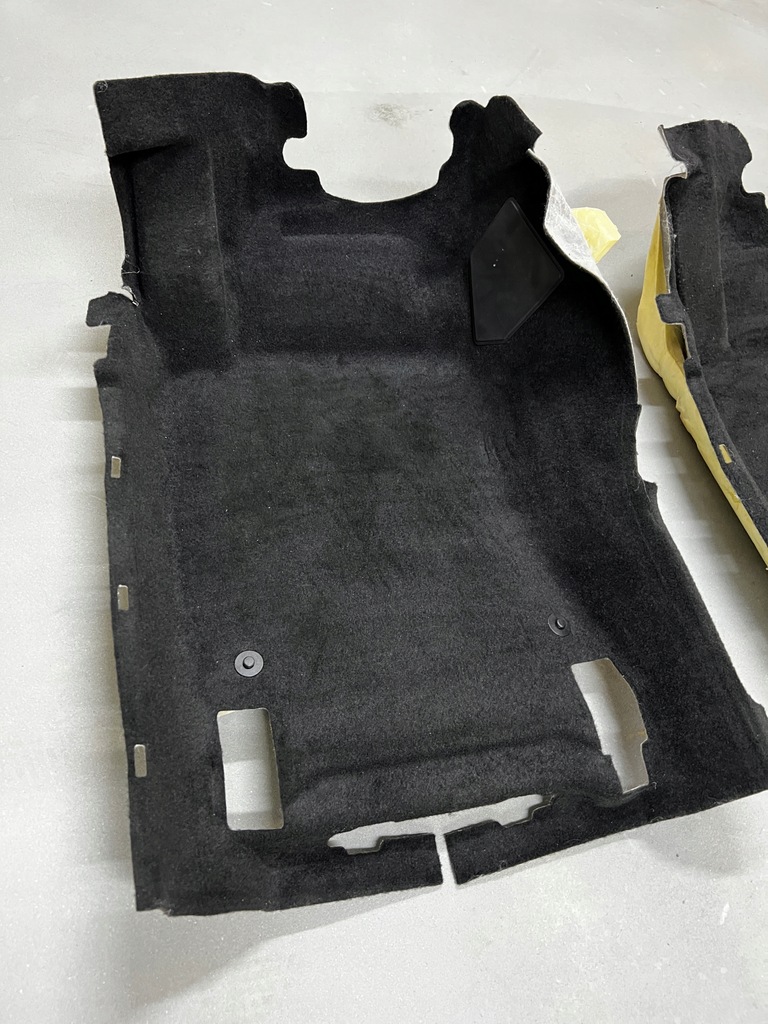 фото №1, Обшивка коврик пол левый перед mercedes w176