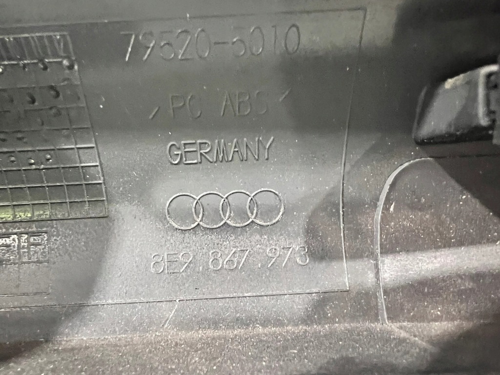 Накладка кришки багажника audi a4 b7 універсал 8e9867973 Зі Шроту
