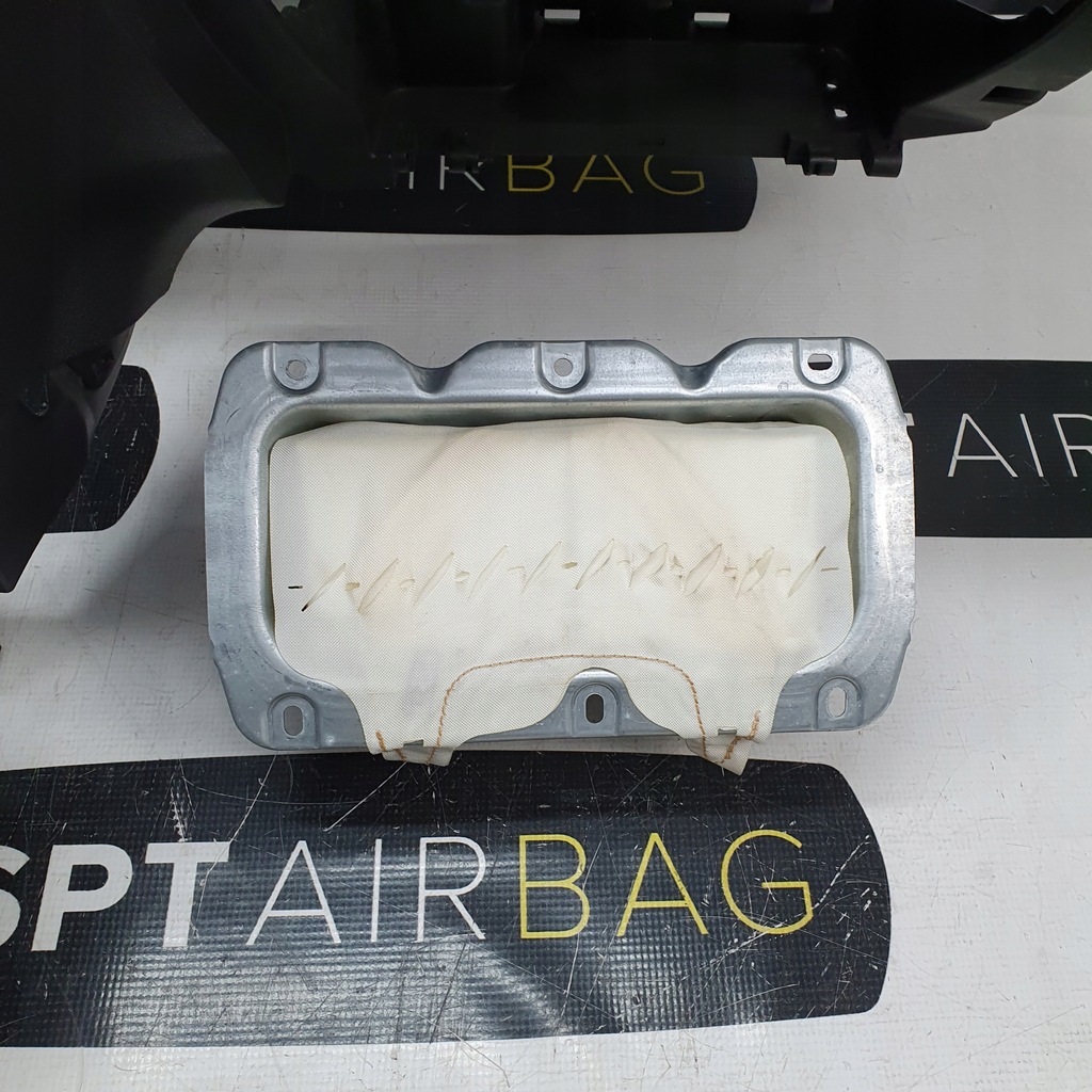 фото №8, B-max приборная панель консоль подушки безопасности ремни подушка безопасности