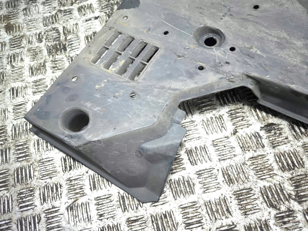 Lexus is 3 xe30 2015 накладка подвеска боковое  5816530110 в Украине